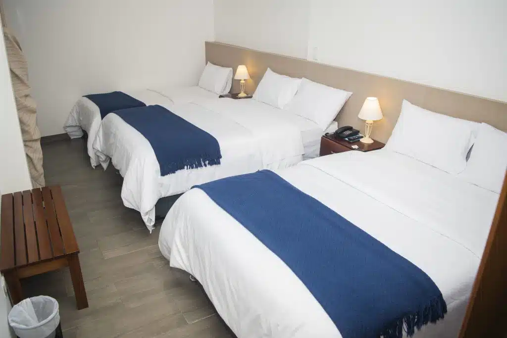 Habitación familiar de tres camas del Hotel Boutique San Chiquinquirá