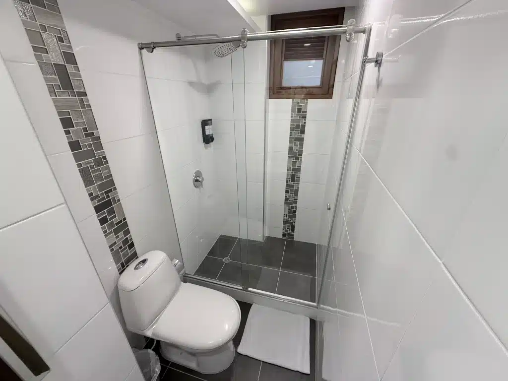 baño hotel san marcos chiqunquira